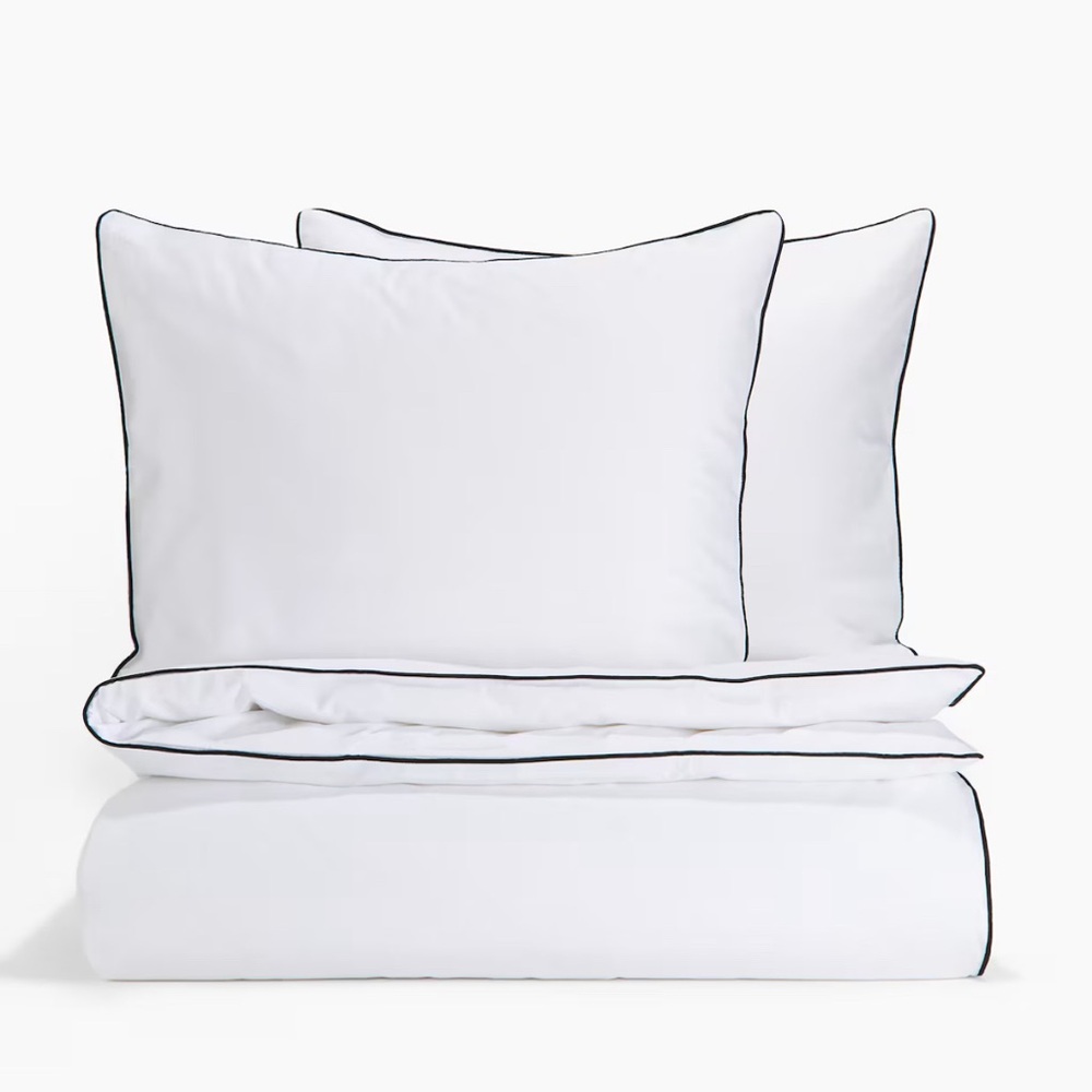 H&M unused Cotton Sateen Queen Duvet Cover Set. White with black piping ❤️ NWOT